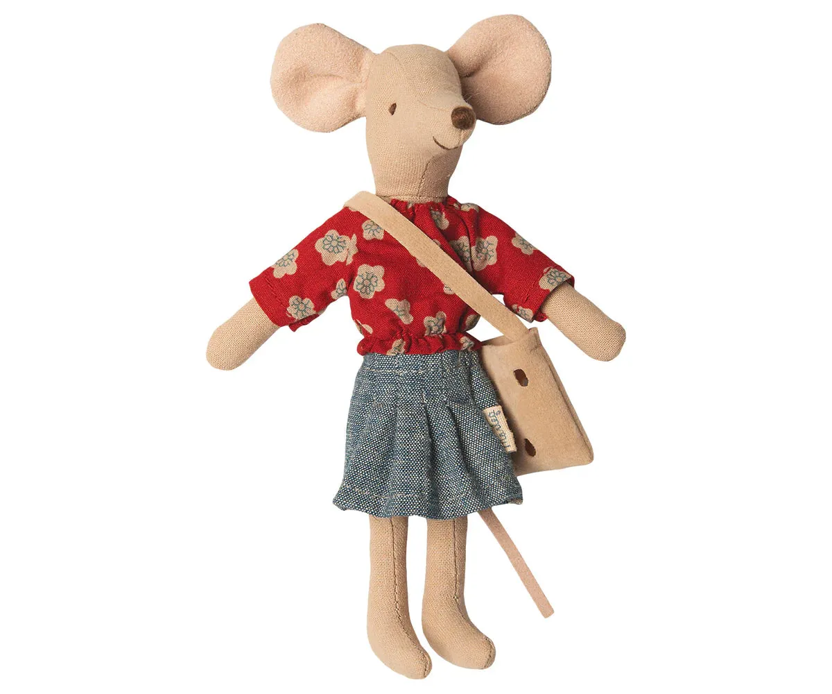 Clothes for Mum Mouse (red blouse)